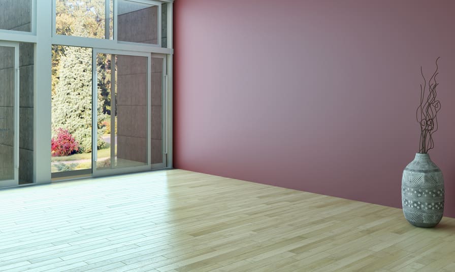 Leerer Raum einer Immobilie vor dem Home Staging – kahle Fläche ohne Möbel